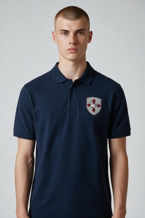 Polo pour écussons amovibles